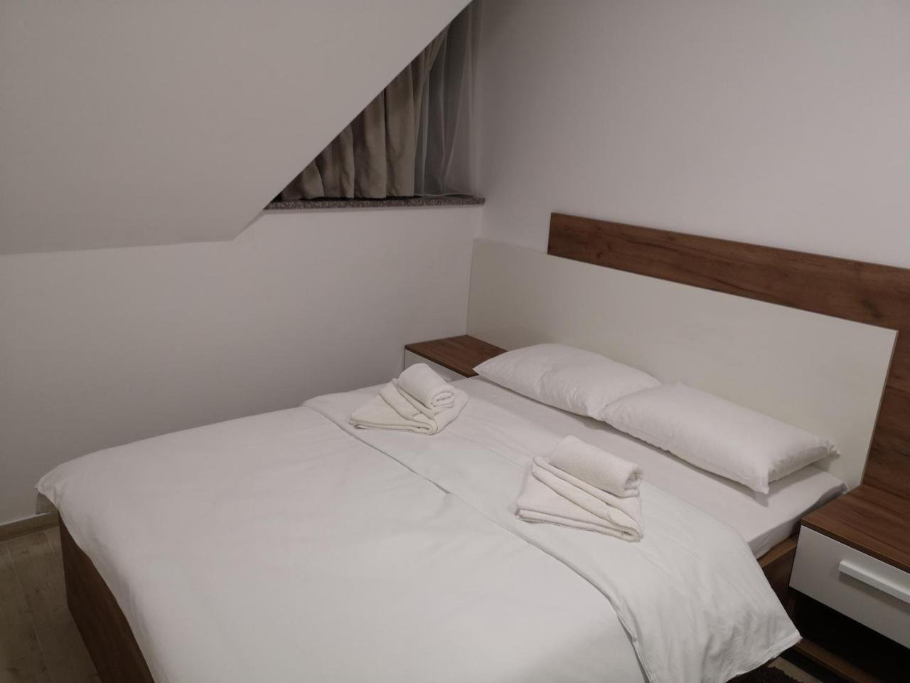 Lovac Apartmani 즐라티보 외부 사진
