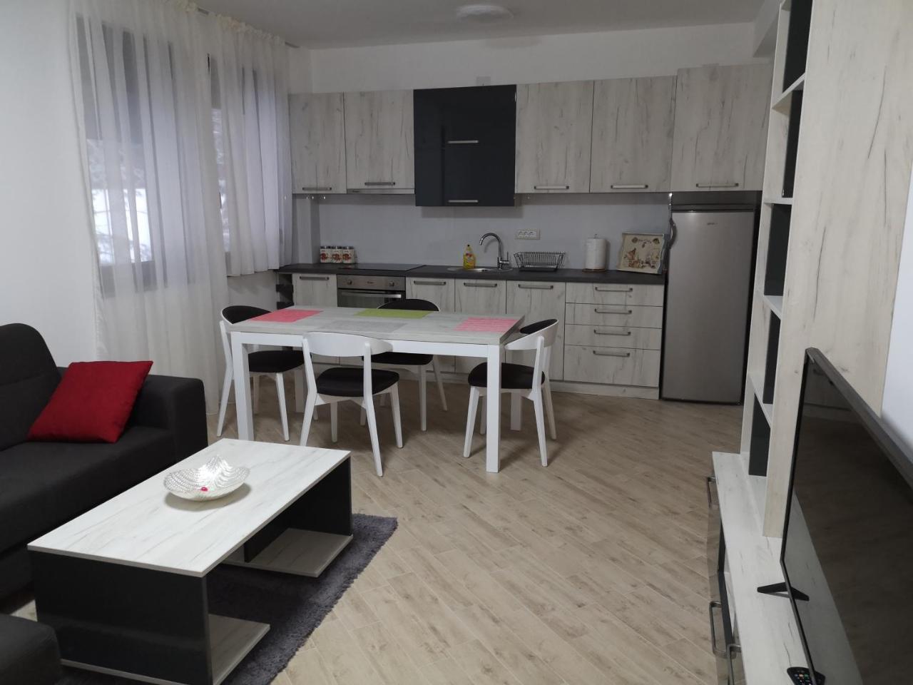 Lovac Apartmani 즐라티보 외부 사진